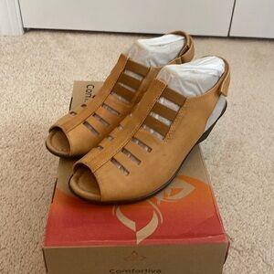 Comfortiva Women's Faye Sandal - Desert Sand NWB Size 8‎ W